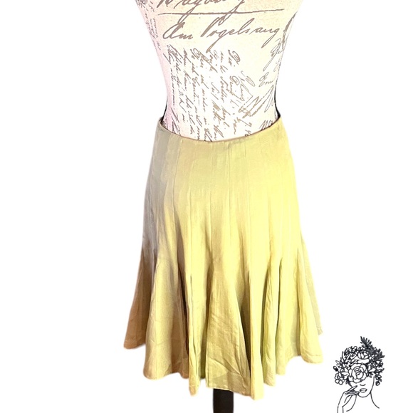 Carmen Marc Valvo Sage Green 100% Silk A Line Pleated Skirt Size 4 - Picture 3 of 8